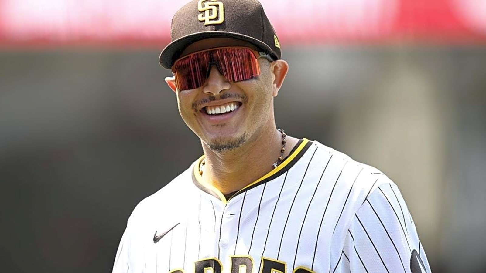 Manny Machado sparks big inning in Padres&#39; win over Giants