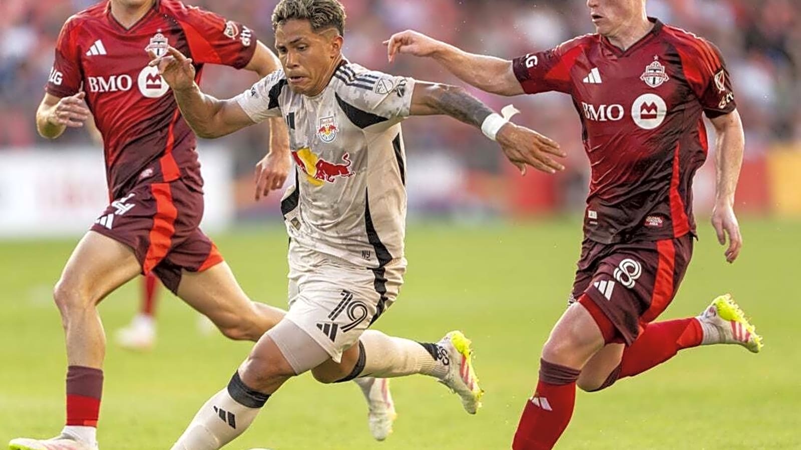 Red Bulls extend unbeaten streak against Toronto to 13