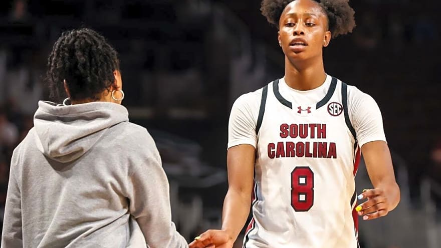 Women's Top 25 roundup: Joyce Edwards, No. 3 South Carolina cruises 