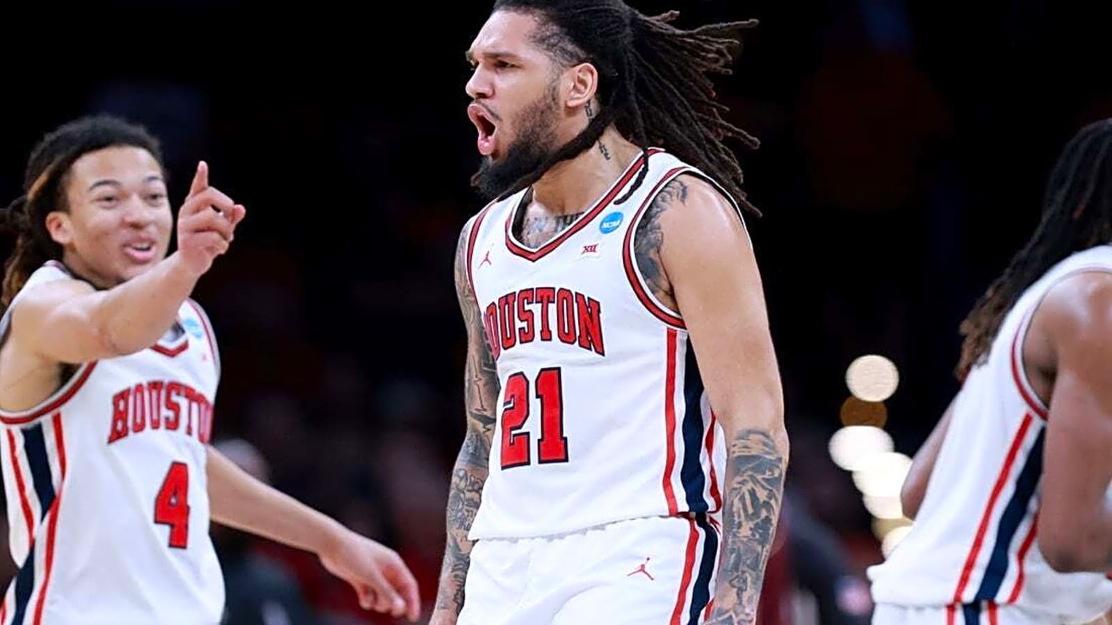 Houston routs Texas A&M to reach 7th straight Sweet 16