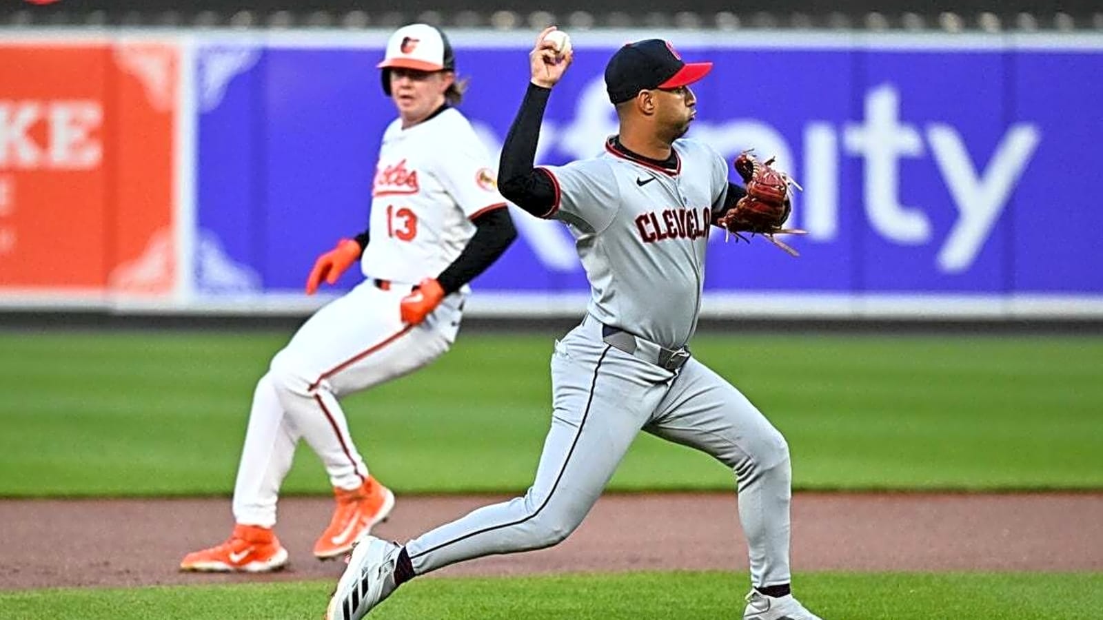 O&#39;s belt 3 HRs, clinch series win over Guardians
