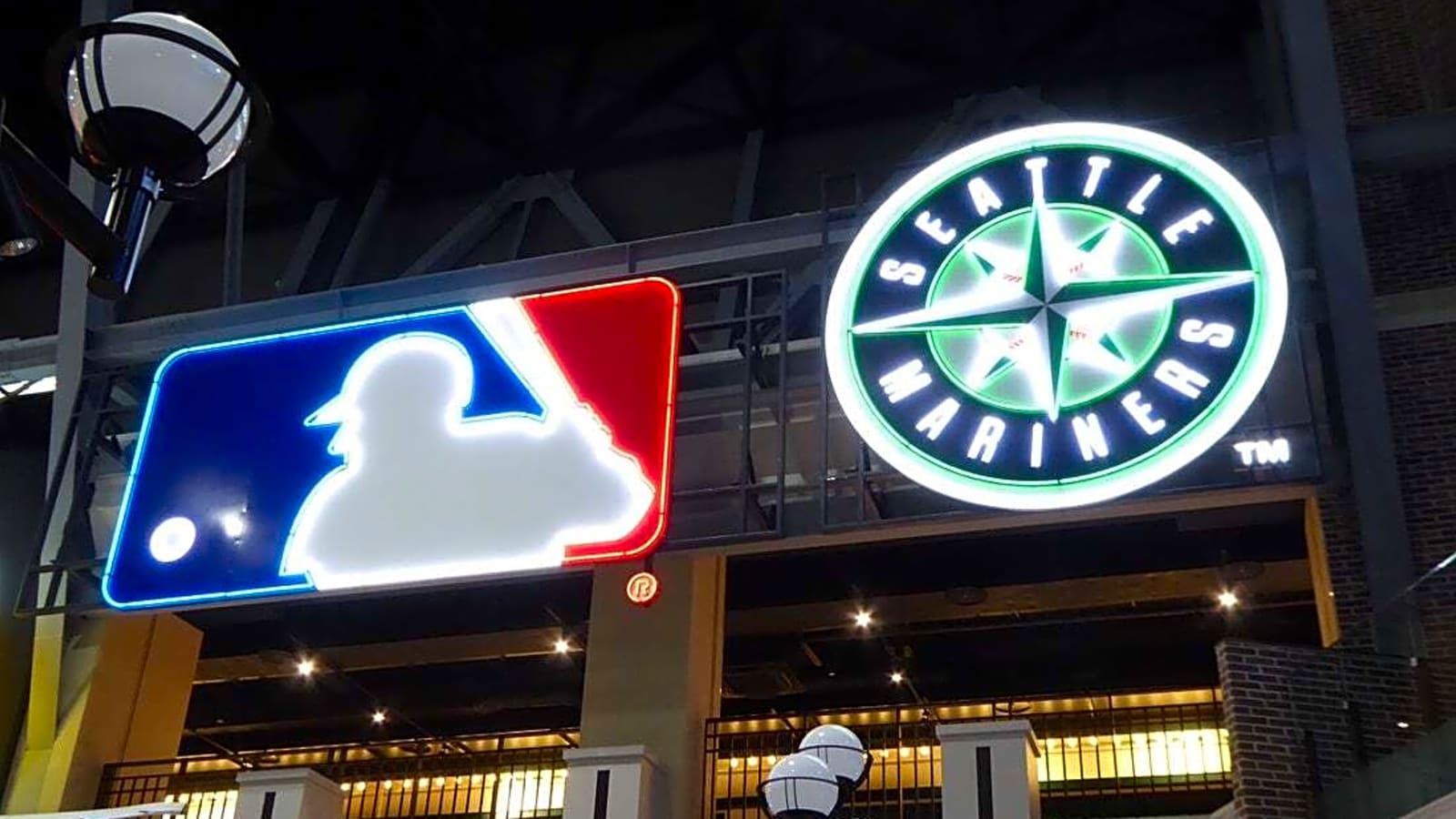 Mariners to move under MLB&#39;s TV umbrella in 2026