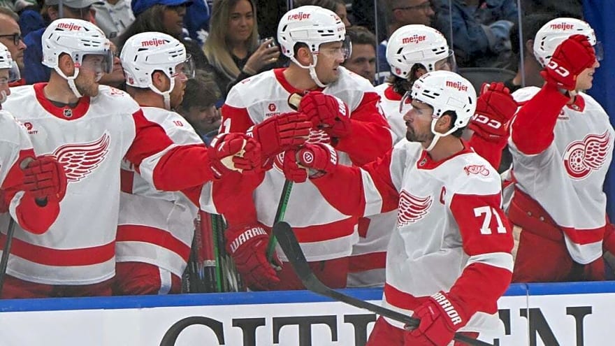 Mason Appleton scores in final minute; Red Wings top Leafs again