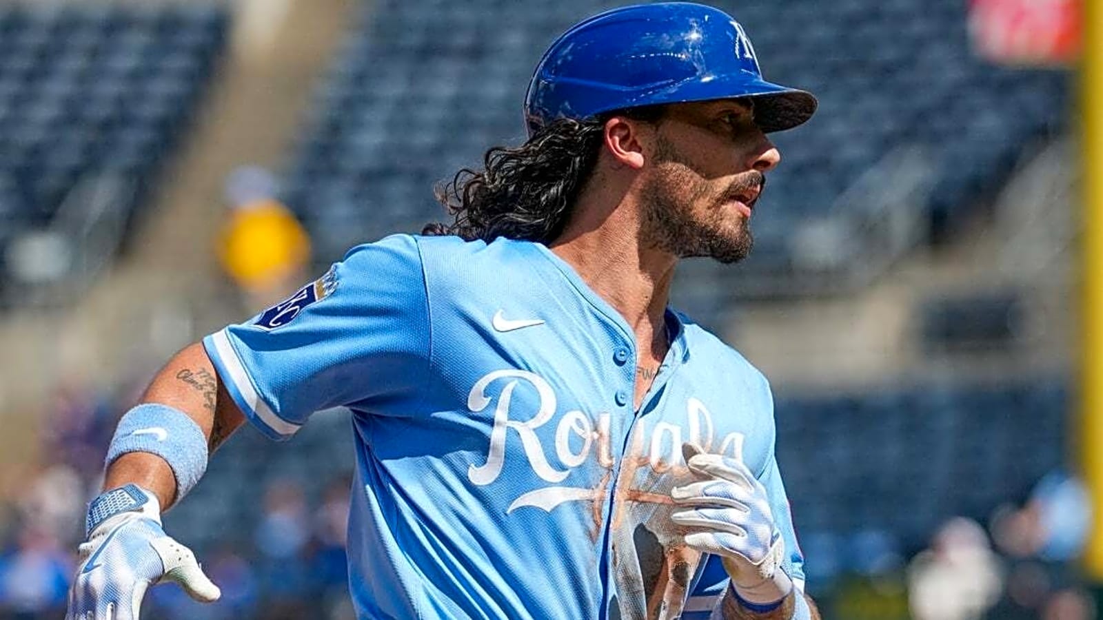 Jonathan India sparks late comeback as Royals sweep White Sox