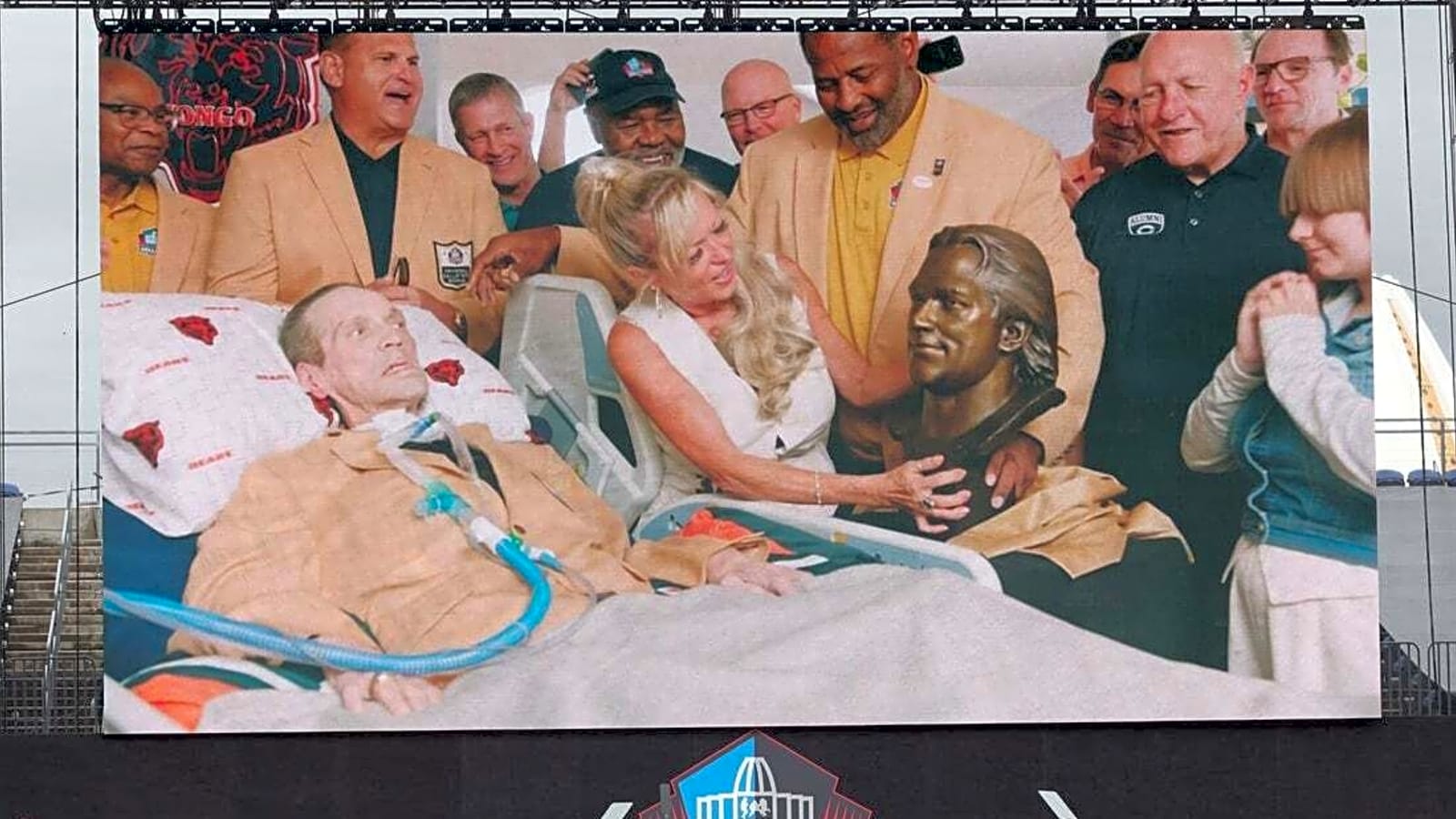 Hall of Fame DL Steve McMichael dies at 67