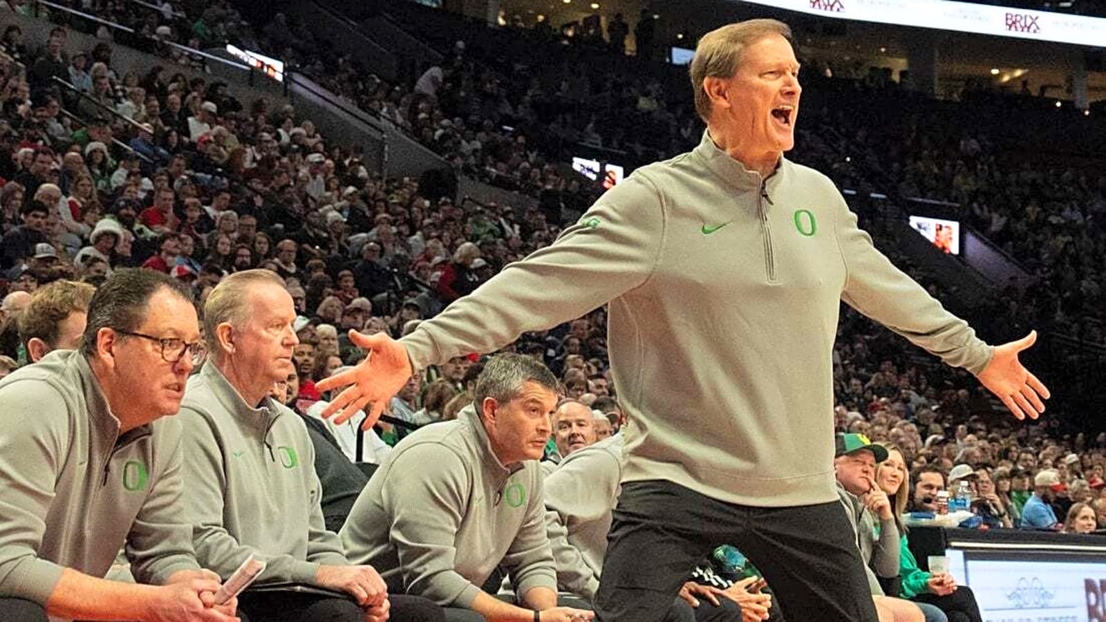 Scuffling Oregon hosts Omaha in non-conference finales for both