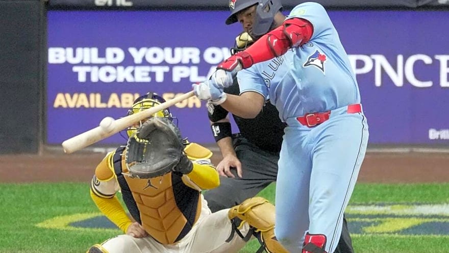 Jays rally in 9th, hold off Brewers in 10th in wild win