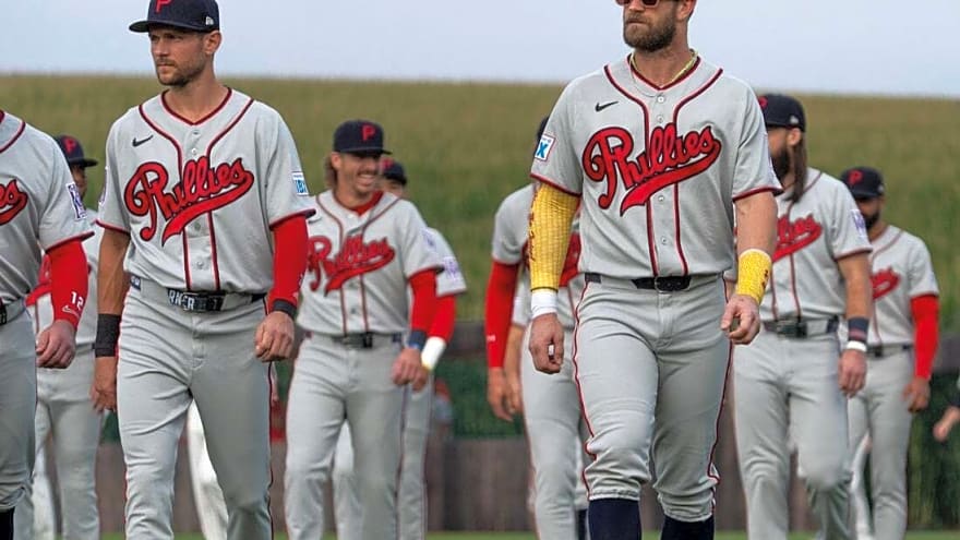 Kyle Schwarber's 2 HRs helps Phillies top Twins in Field of Dreams game
