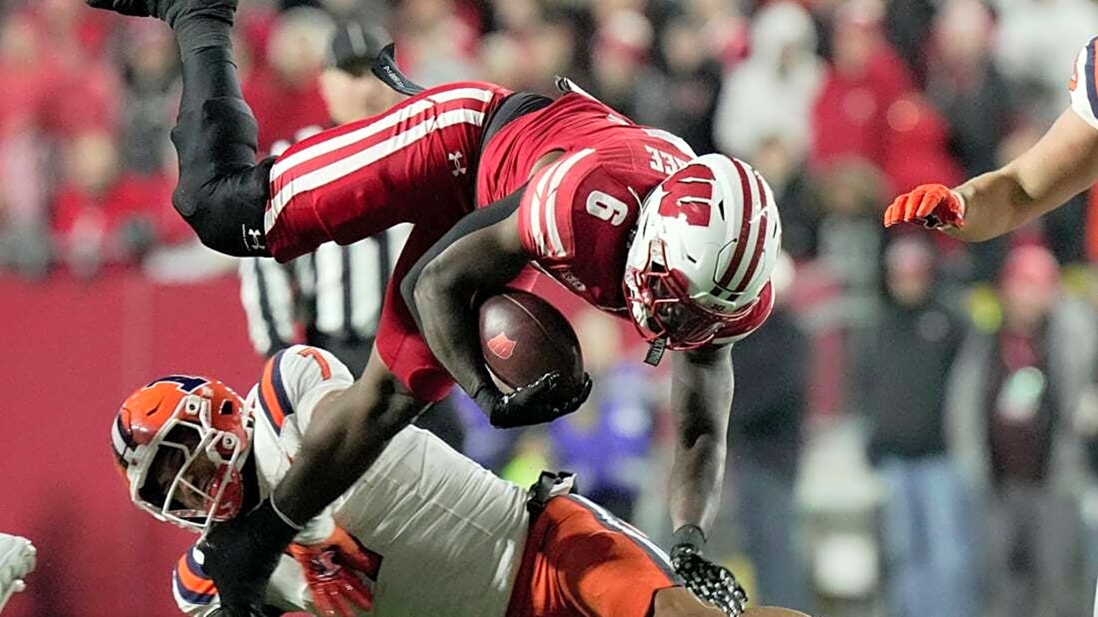 Darrion Dupree leads Wisconsin to upset of No. 21 Illinois