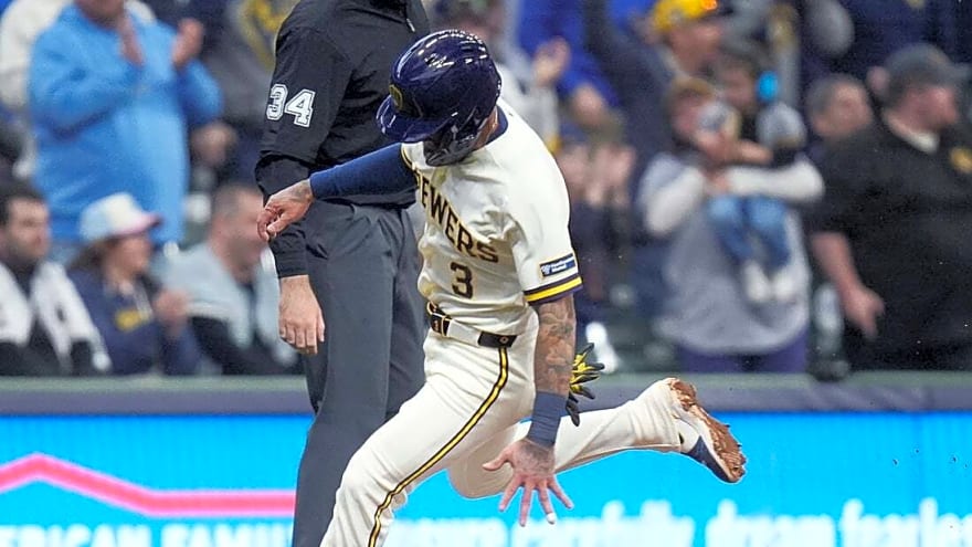 Brewers begin NL Central title defense with demolition of White Sox