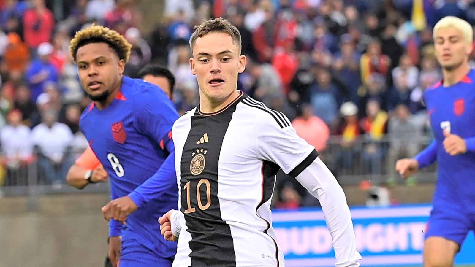 Bayern Munich add Arsenal transfer target to list as Florian Wirtz alternative
