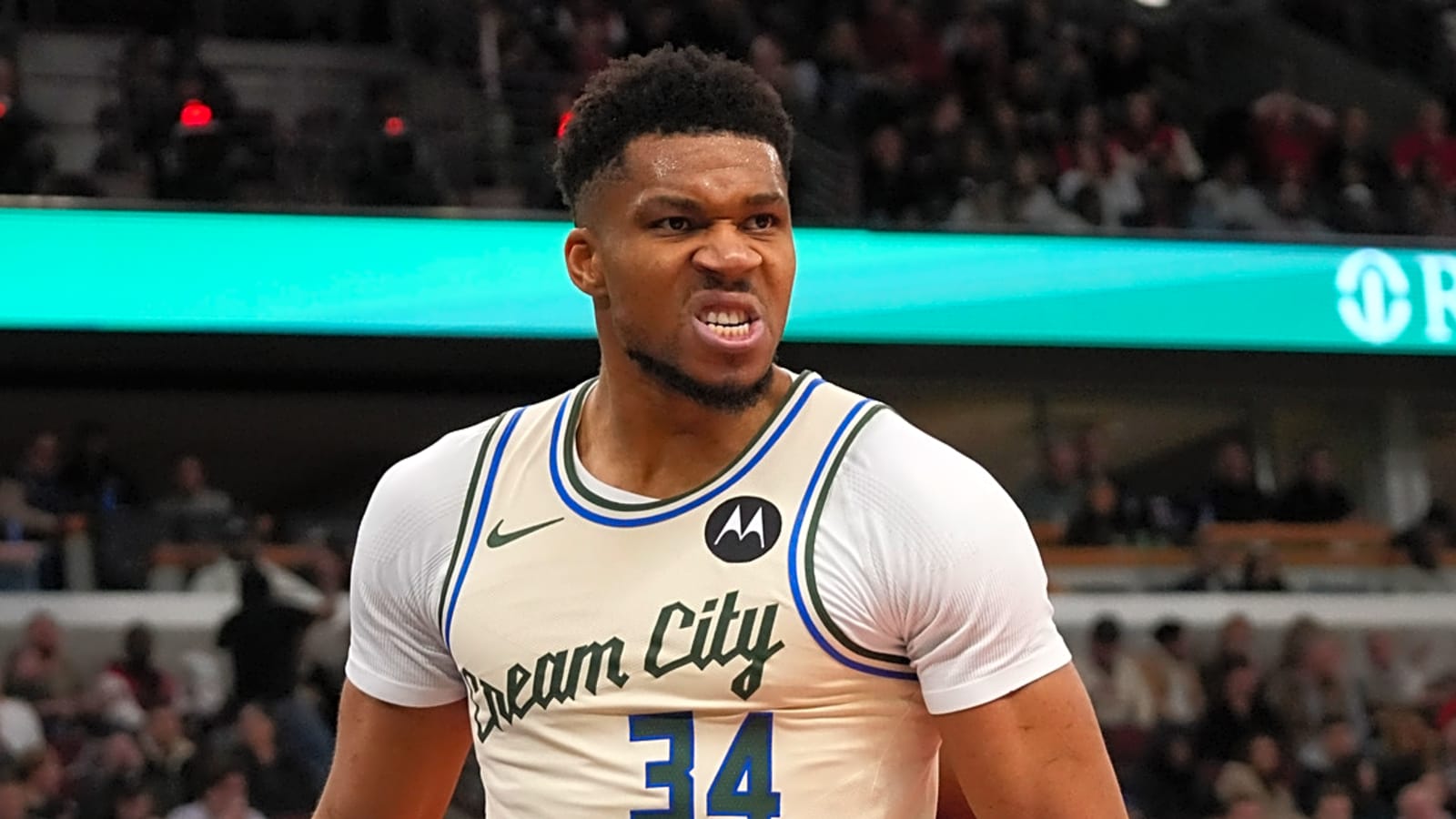 Antetokounmpo makes last ditch 'wake-up call' attempt amid trade rumors