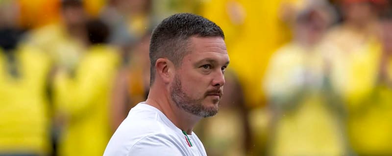 Oregon HC Dan Lanning says that he wants to remain with school