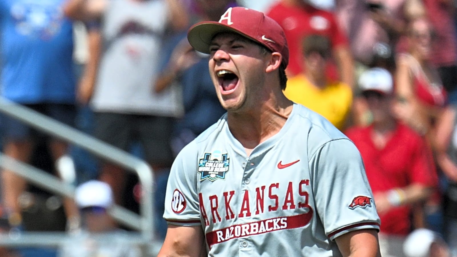 Arkansas pitcher had classy gesture after CWS no-hitter