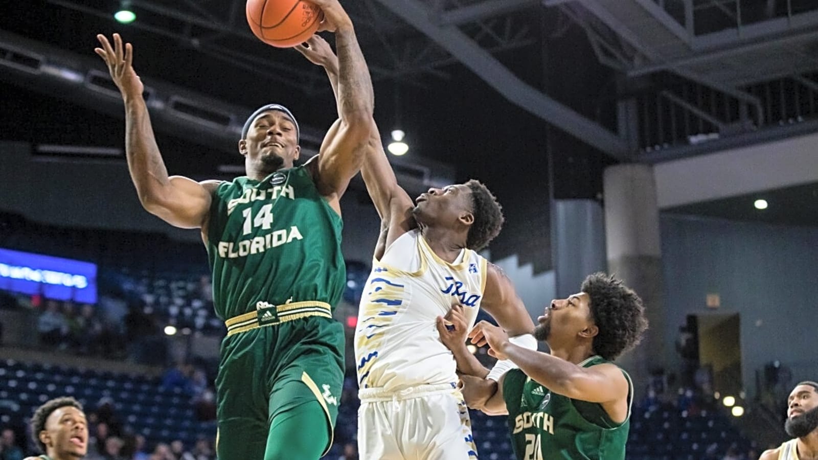 Colts bet on a high upside free agent by signing a next level athlete who played college basketball