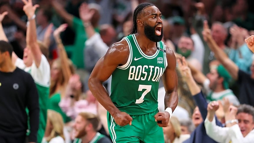 Jaylen Brown ejection: Celtics star loses his mind on officiating crew, restrained by team