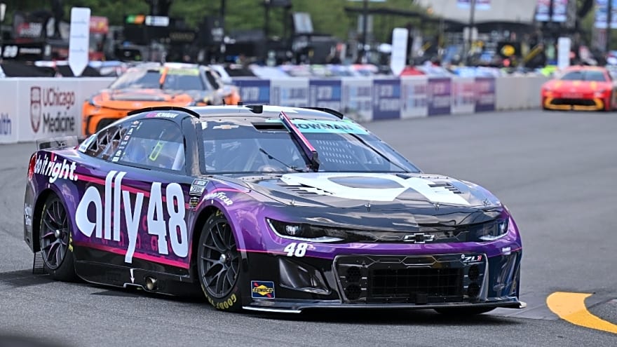Alex Bowman reacts to intense battle with Bubba Wallace at Chicago: ‘Felt like he kind of did it to himself’