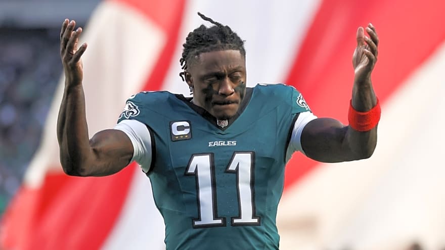 Eagles WR AJ Brown declines to speak to media following heated confrontation with Nick Sirianni