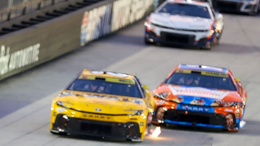 Christopher Bell prevails in Bristol Night Race tire battle, advances in NASCAR Playoffs