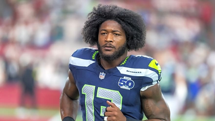 Seahawks LB Ernest Jones IV smokes cigar during post-NFC Championship press conference