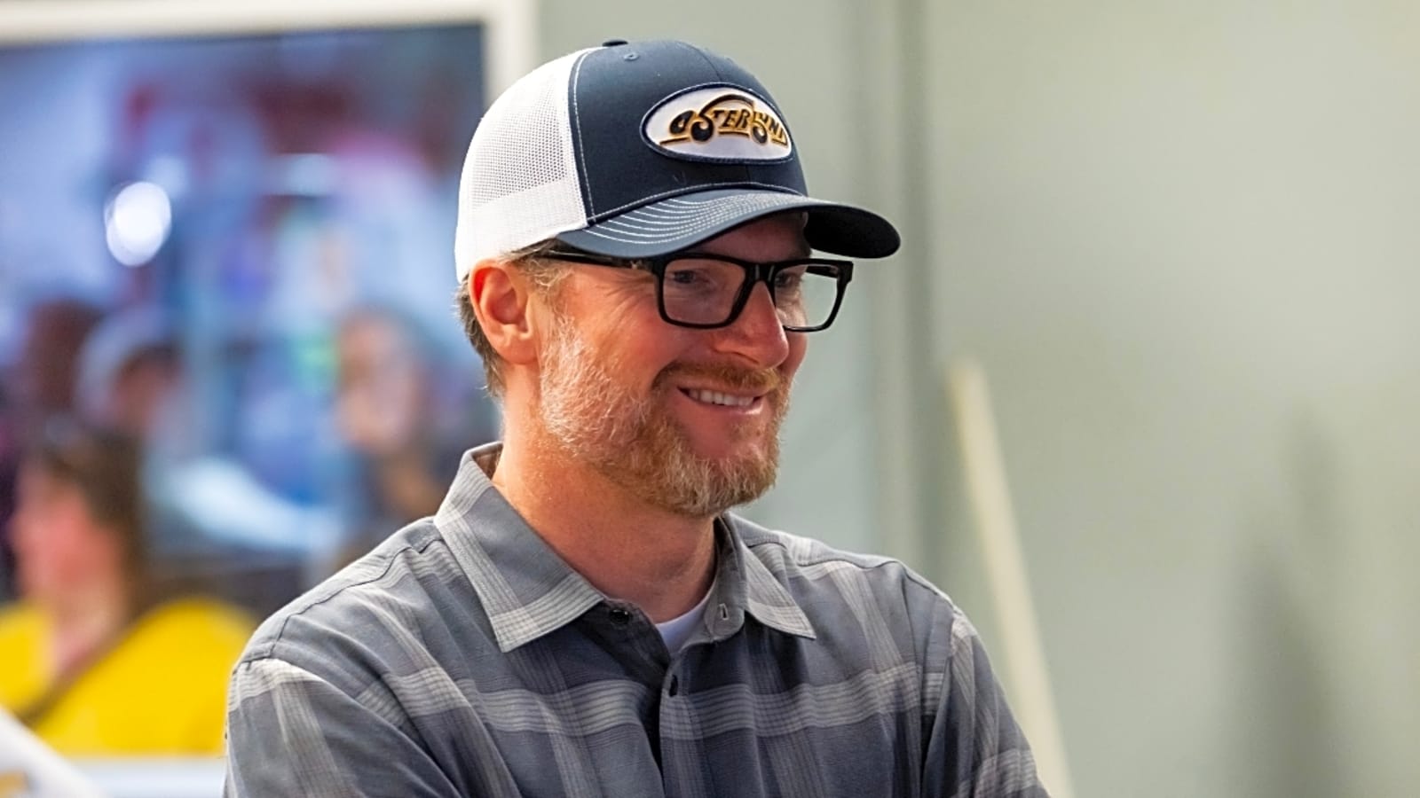 Dale Earnhardt Jr., Corey LaJoie down beers with Ross Chastain during Prime Coca-Cola 600 post-race show