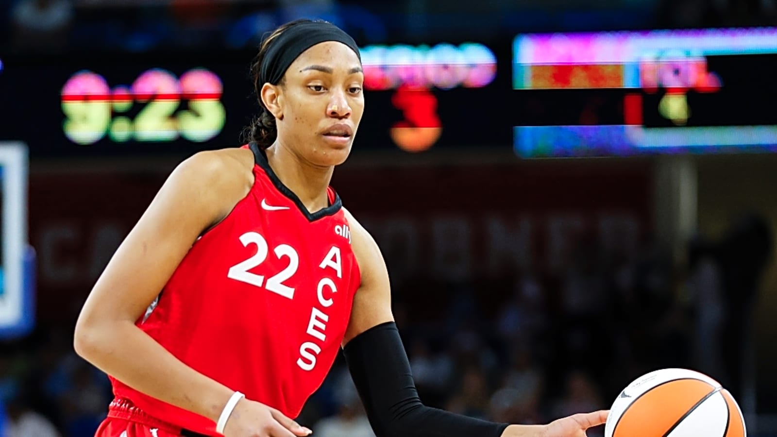 A’ja Wilson injury update: Aces star suffers injury after nasty fall, status vs. Liberty revealed