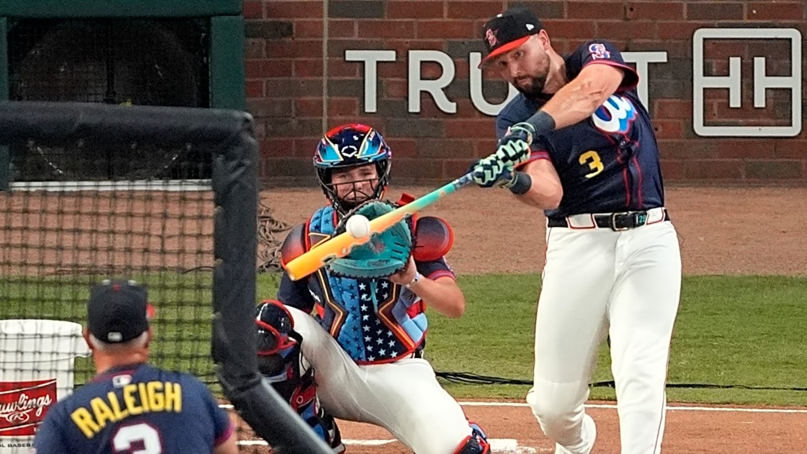 Cal Raleigh puts on show, wins Home Run Derby with dominant semifinal, final performances