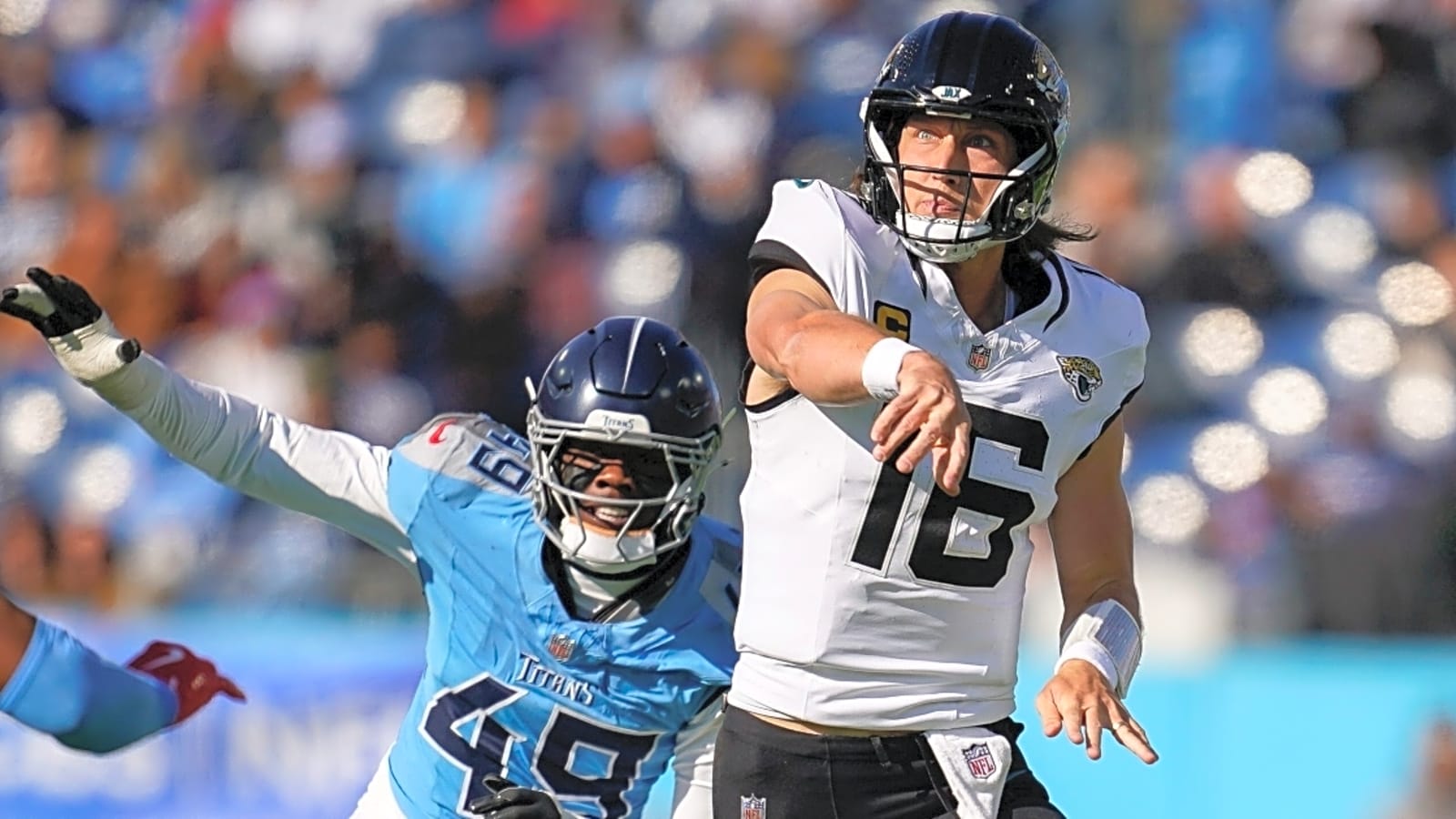 Fight breaks out on Jaguars sideline after late hit on Trevor Lawrence