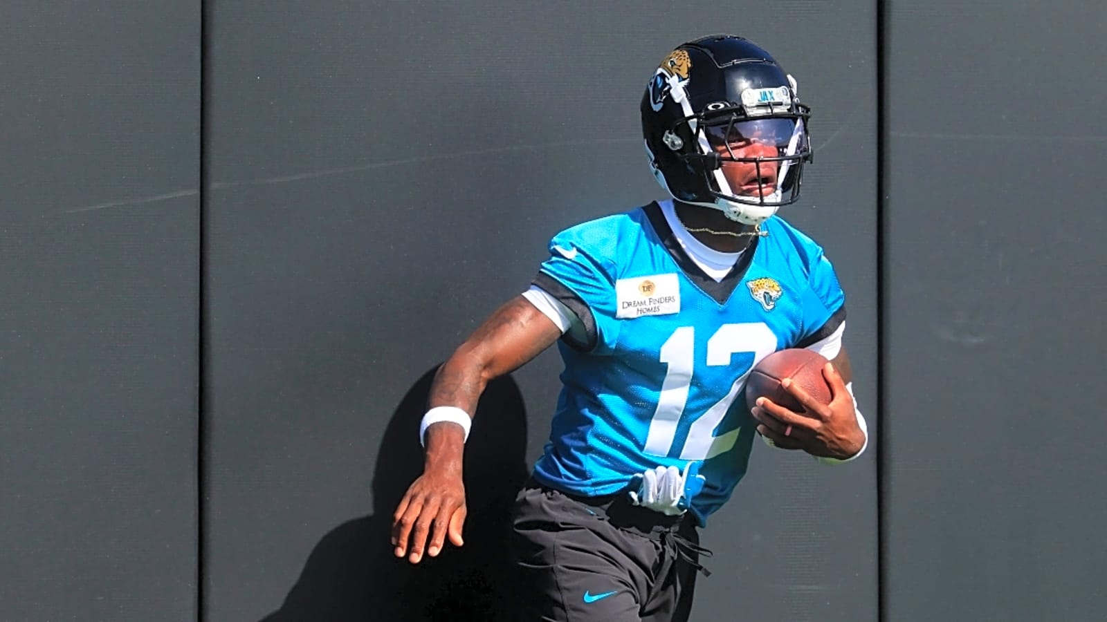 Jacksonville Jaguars sign Travis Hunter to four-year, $46.65 million rookie contract