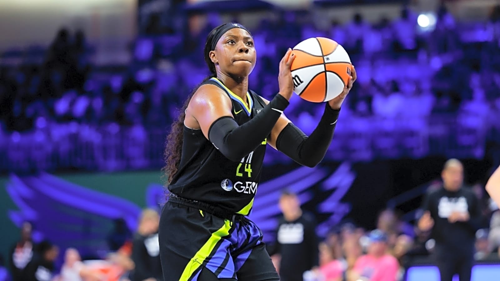 Florida dismisses battery case against Dallas Wings star Ogunbowale