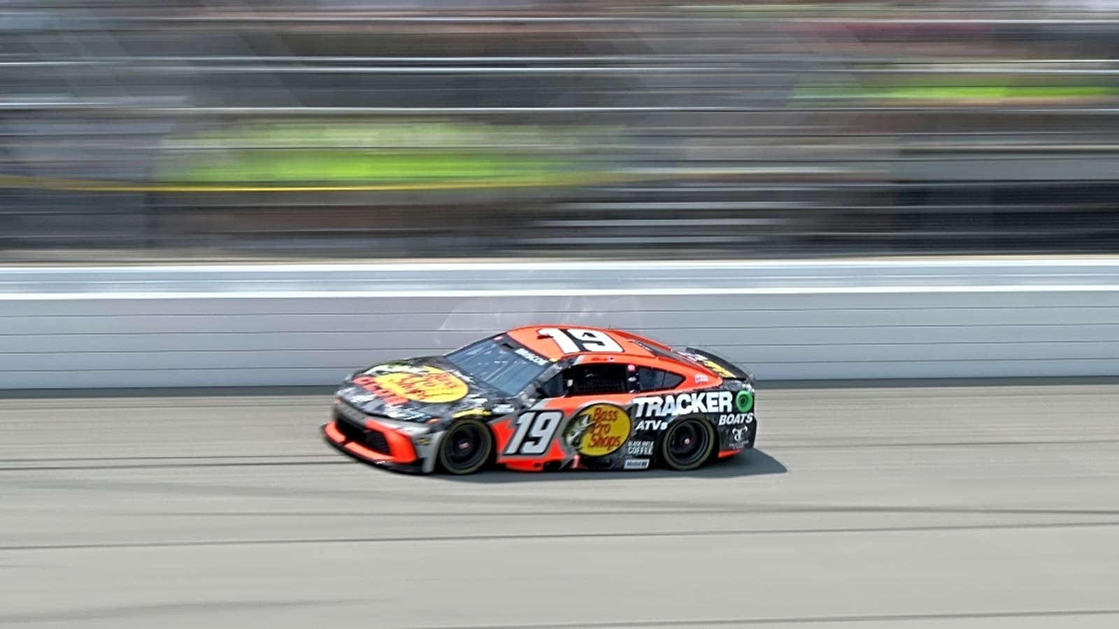 Chase Briscoe outlasts Denny Hamlin to win at Pocono, first with Joe Gibbs Racing