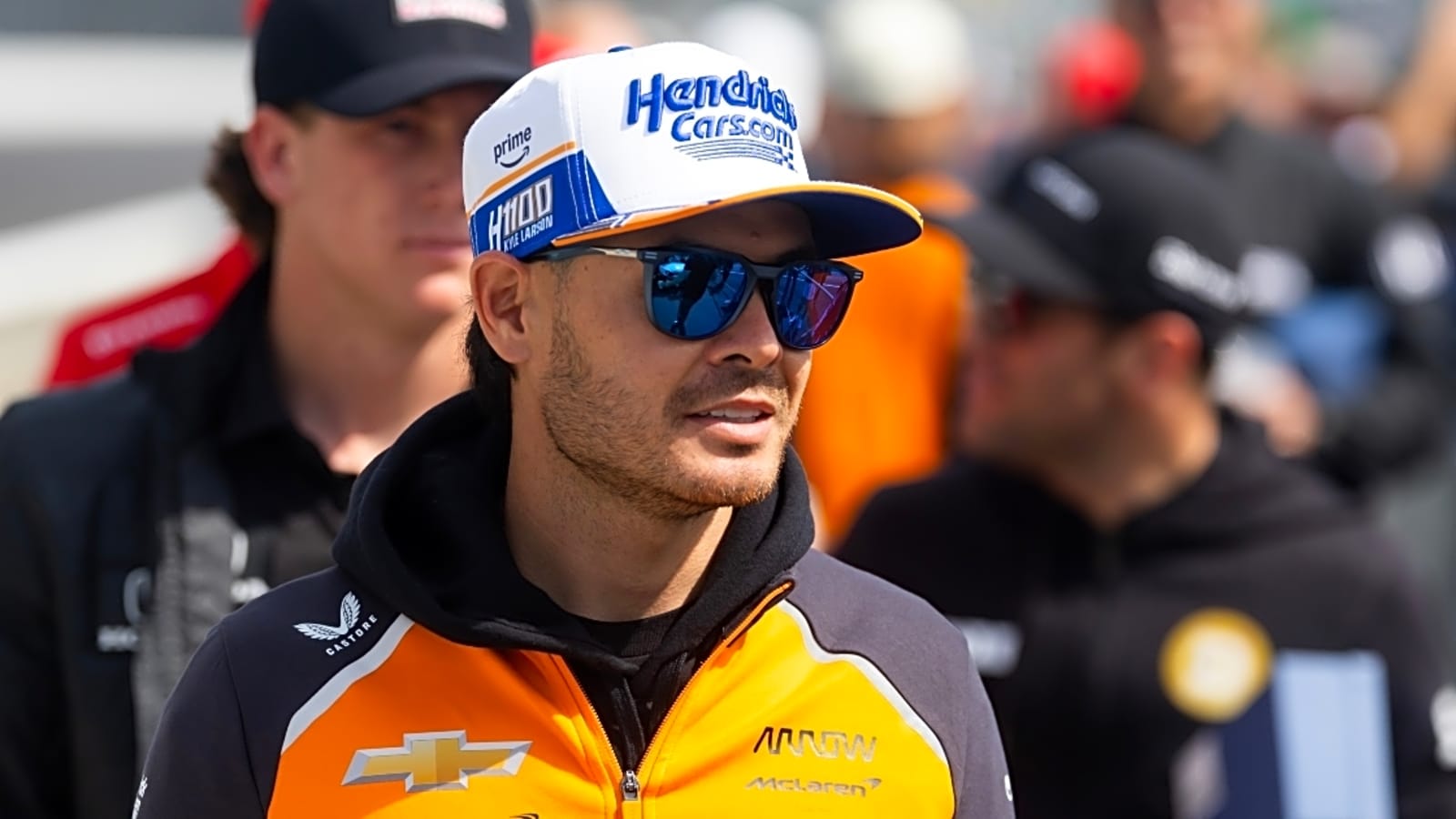 Kyle Larson pokes fun at Ricky Stenhouse Jr. over anger issues with help from Dodgers manager Dave Roberts