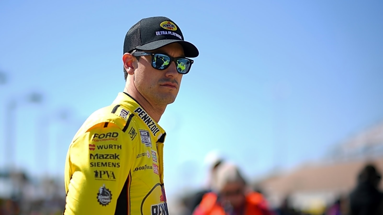 Joey Logano defends himself amid boos, ‘misunderstood’ conversation with Carl Edwards at Pocono