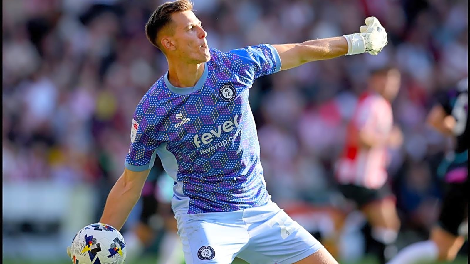 Man Utd given solution for problem role with 21-yo producing ‘eye-catching’ displays