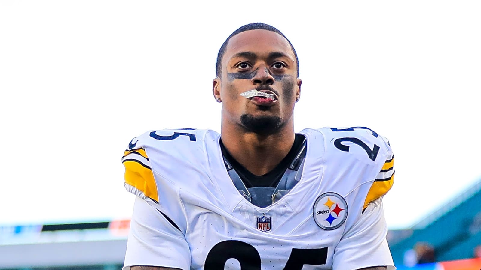 Steelers agree to a two-year extension with DeShon Elliott
