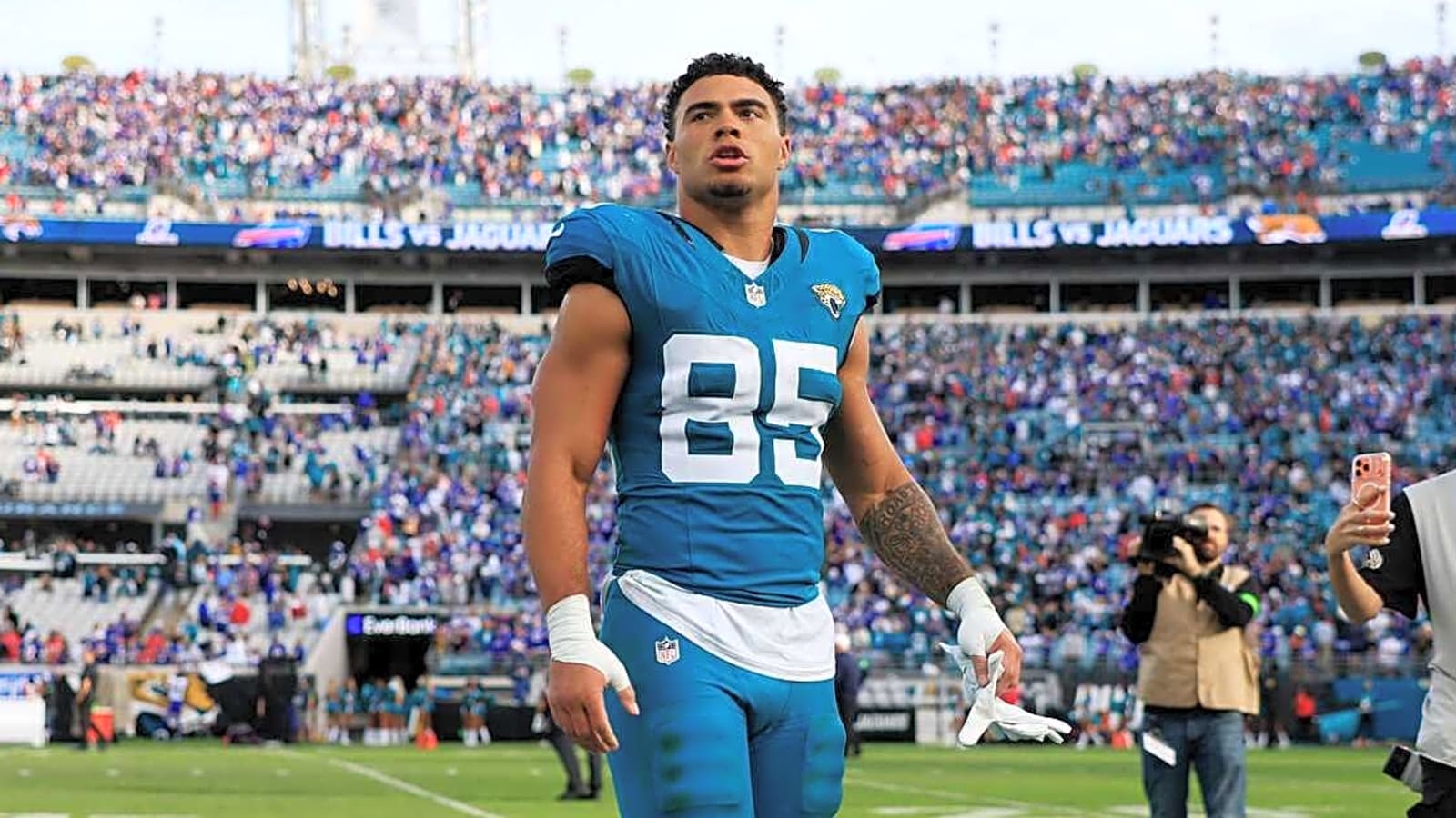 Underrated tight end cashes in on $48 million contract