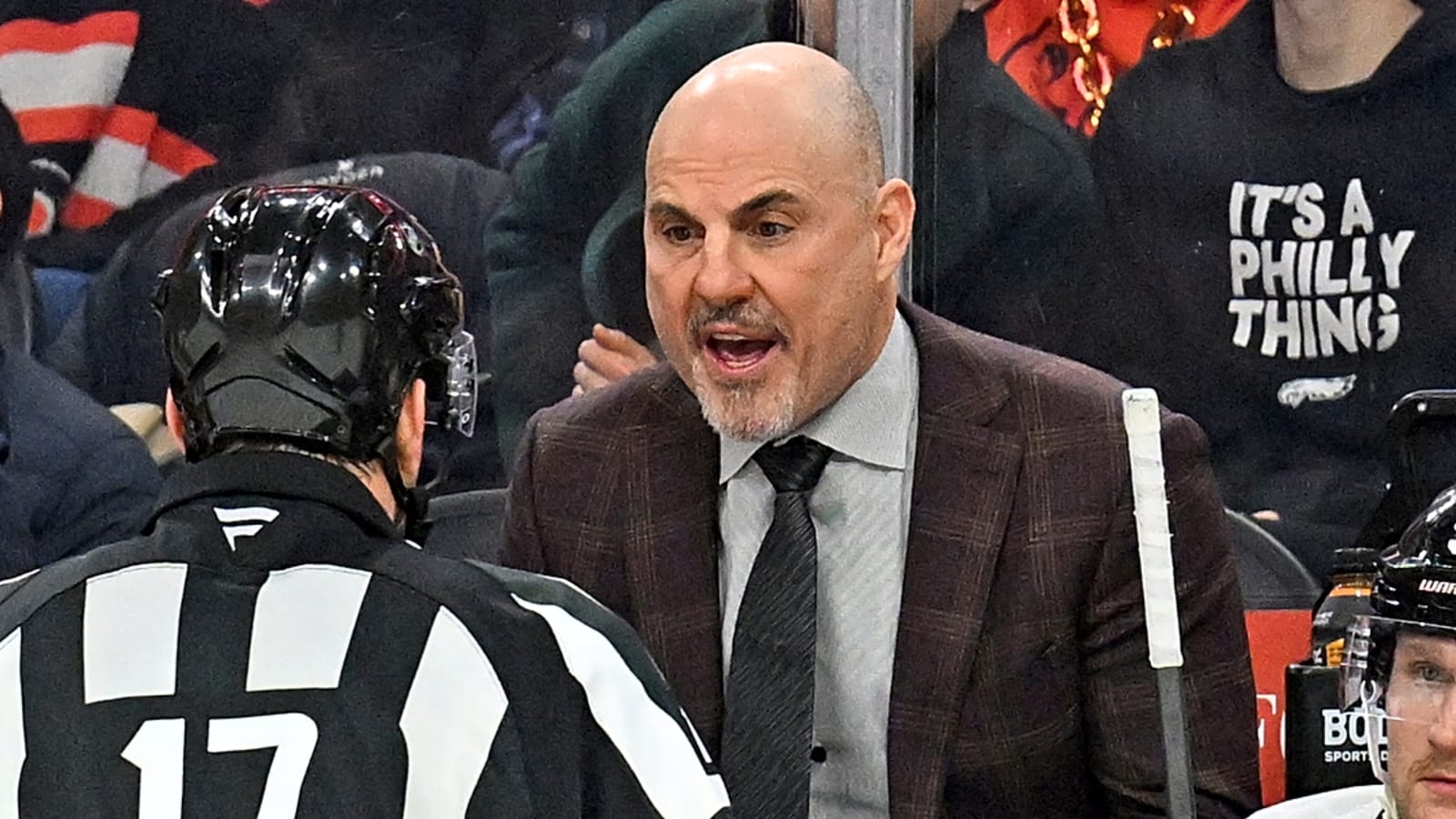 Rick Tocchet sends a strong message after another Flyers meltdown