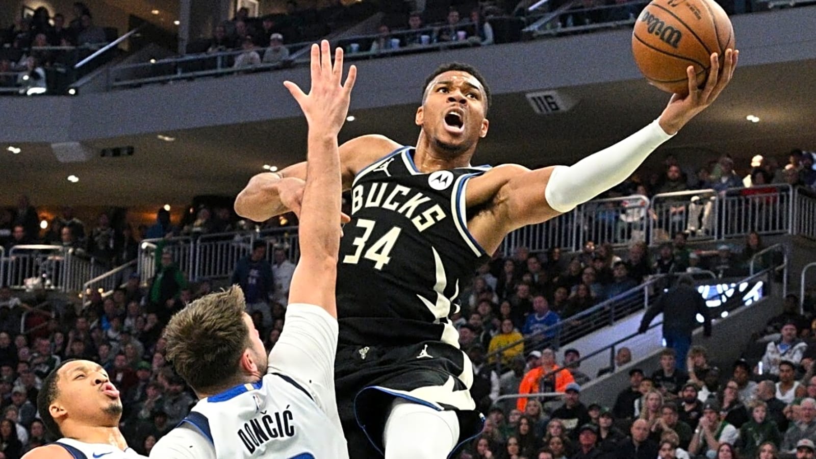 Pistons Mock Trade Lands Giannis Antetokounmpo in Head-Turning Deal
