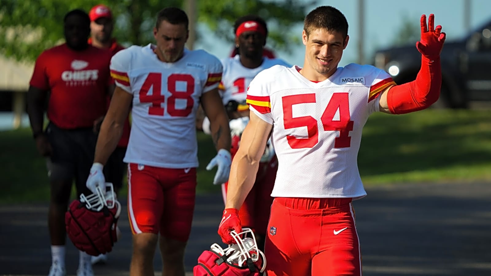 Chiefs Training Camp Takeaways Day 6: OT Josh Simmons continues to shine, LB Leo Chenal shows off his athleticism