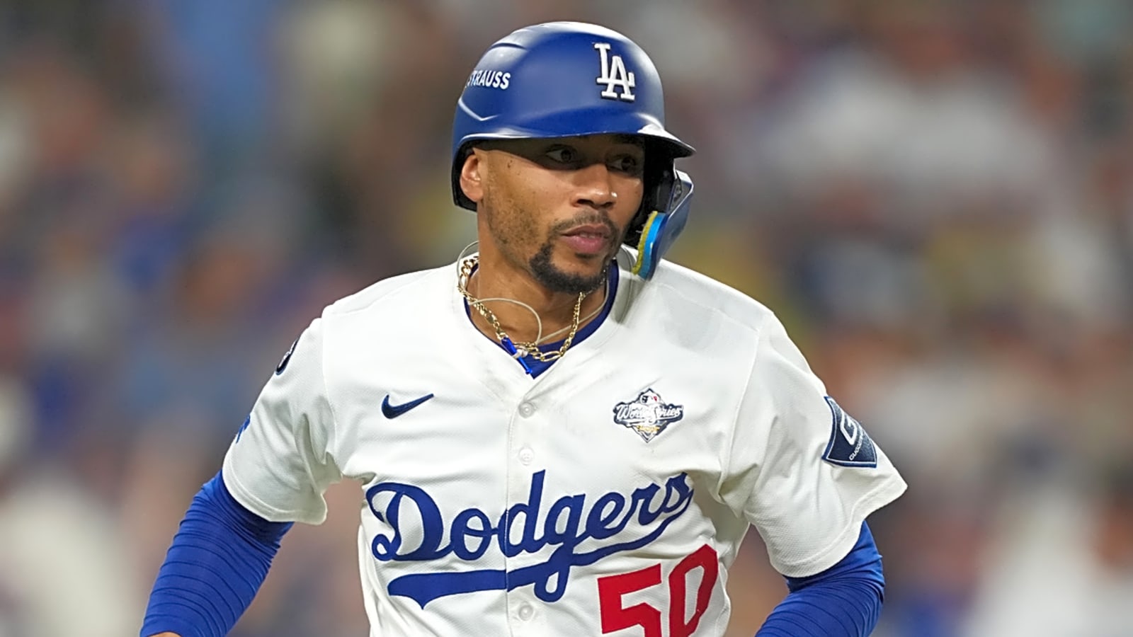 Dodgers' Mookie Betts impresses as co-host of MLB Awards show