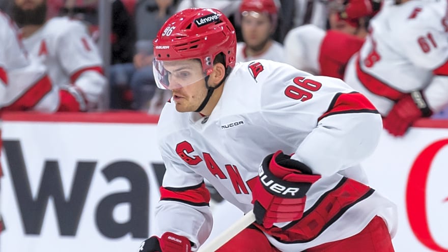Maple Leafs are reportedly interested in this free-agent center
