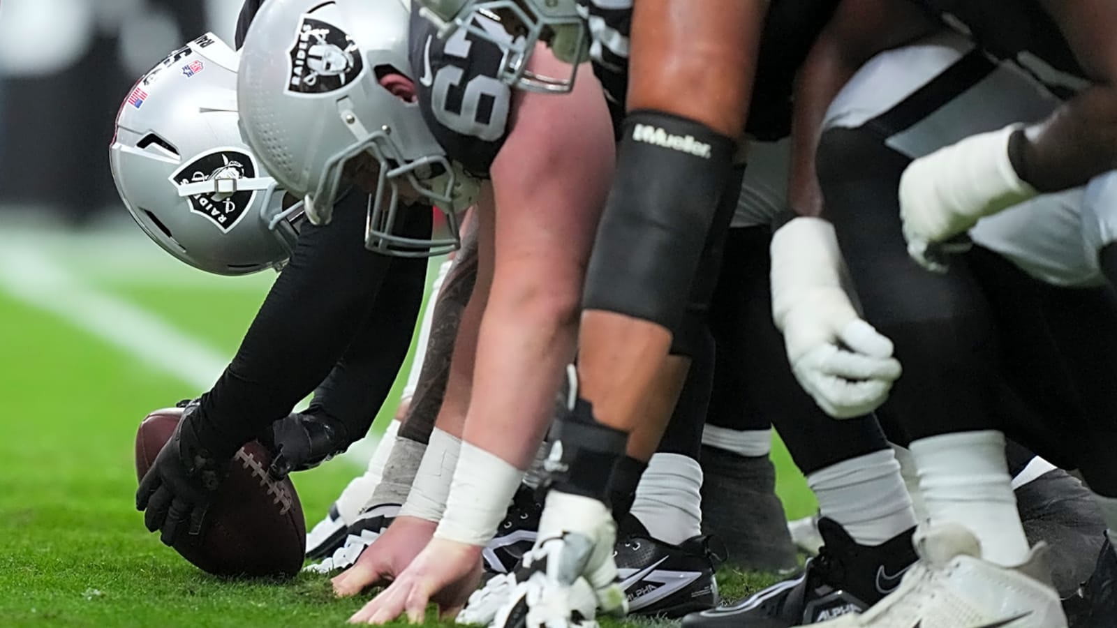 Everyone’s in on the Raiders except Jermod McCoy’s knee