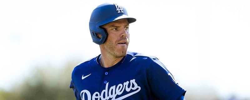 Freddie Freeman’s swing gets rave reviews from Dodgers’ Dave Roberts, his dad