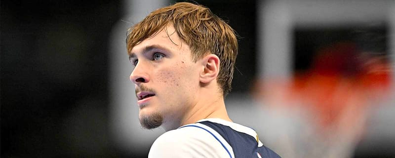 Mavericks’ Cooper Flagg takes time to sign young fans’ jerseys after win over Heat