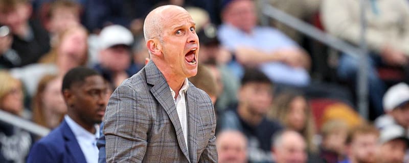 Dan Hurley sends stern message to UConn fans after rough shooting day