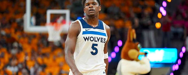 Anthony Edwards’ giant ice bags on both knees show pain he’s playing through