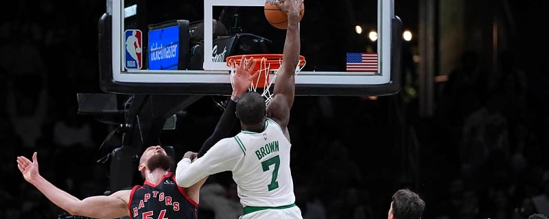 Celtics’ Jaylen Brown shows no mercy with one-handed poster dunk vs. Raptors