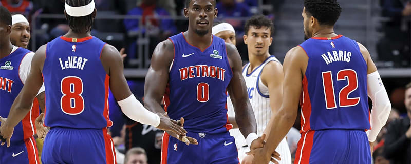 Pistons’ Tobias Harris gives Jalen Duren flowers for active Game 1 vs. Cavs