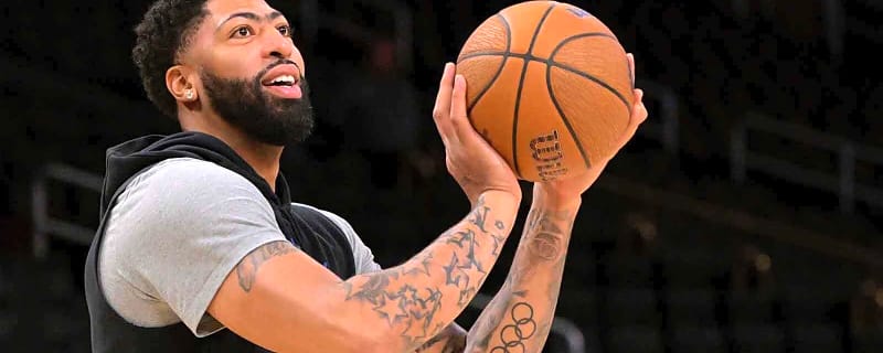 Watch Anthony Davis get huge Lakers fan reaction at Crypto.com Arena return