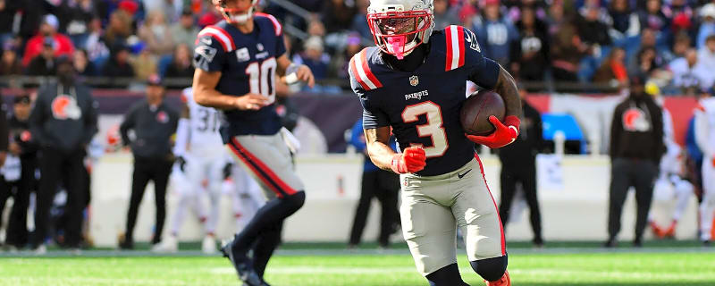 Patriots WR leaves SNF Ravens game with troubling injury